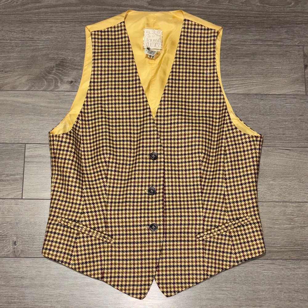Elegant Vintage Wool Cashmere Vest in Yellow-Brown Matching Waistcoat Shorts Set